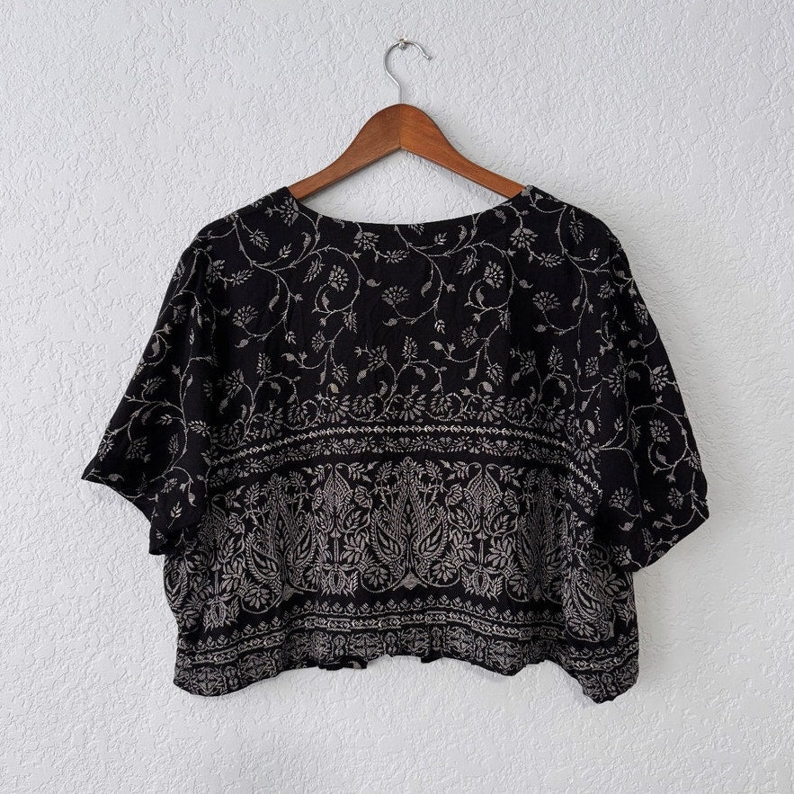 Worthington Patterned Short Sleeve Crop Top