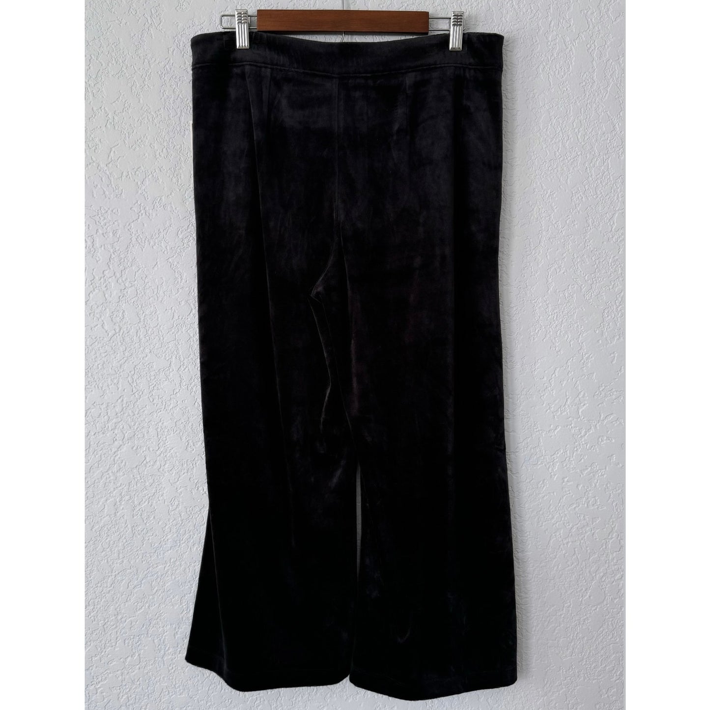 Juicy Couture Cropped Velour Pant