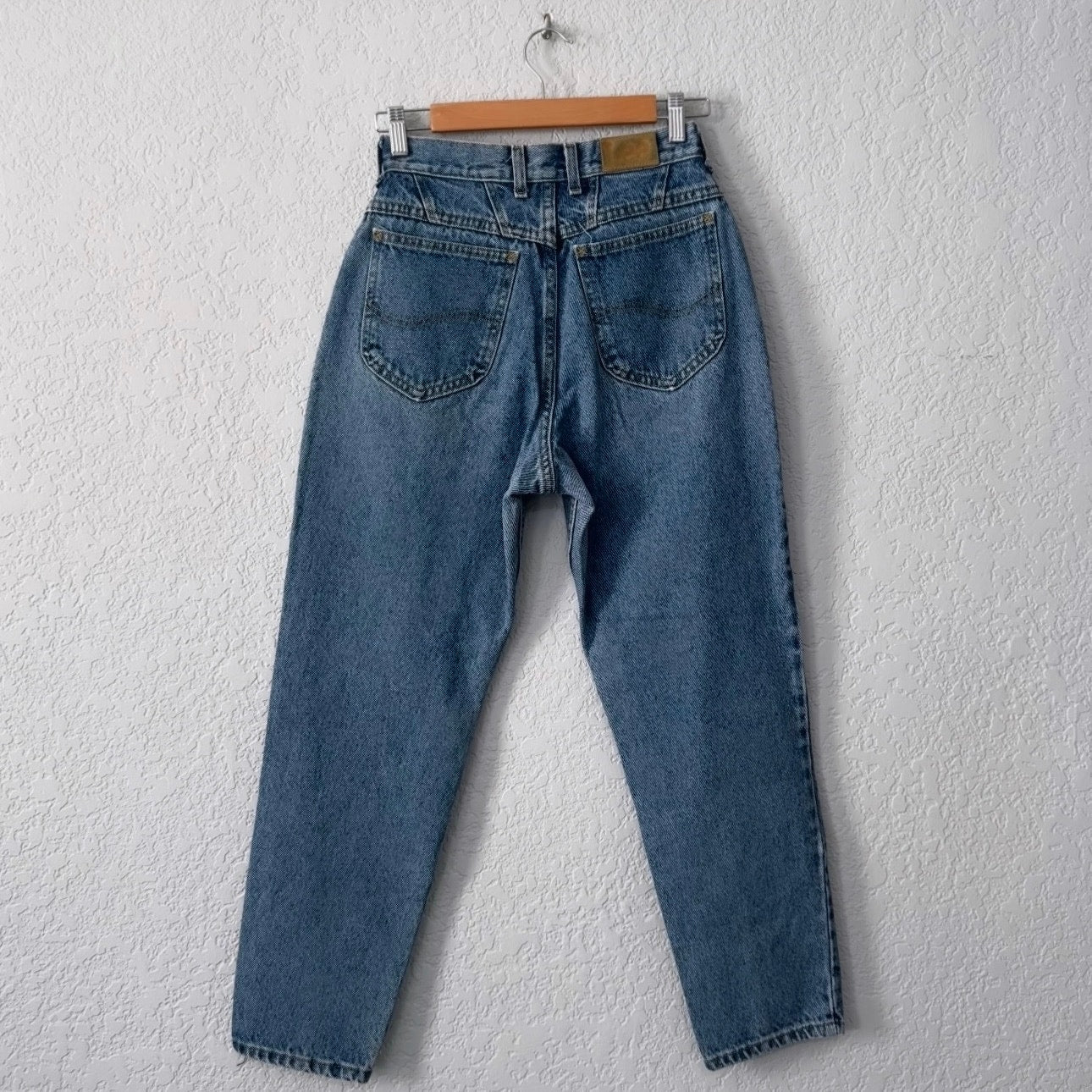 lee vintage medium wash high waisted relaxed fit tapered jeans size 26