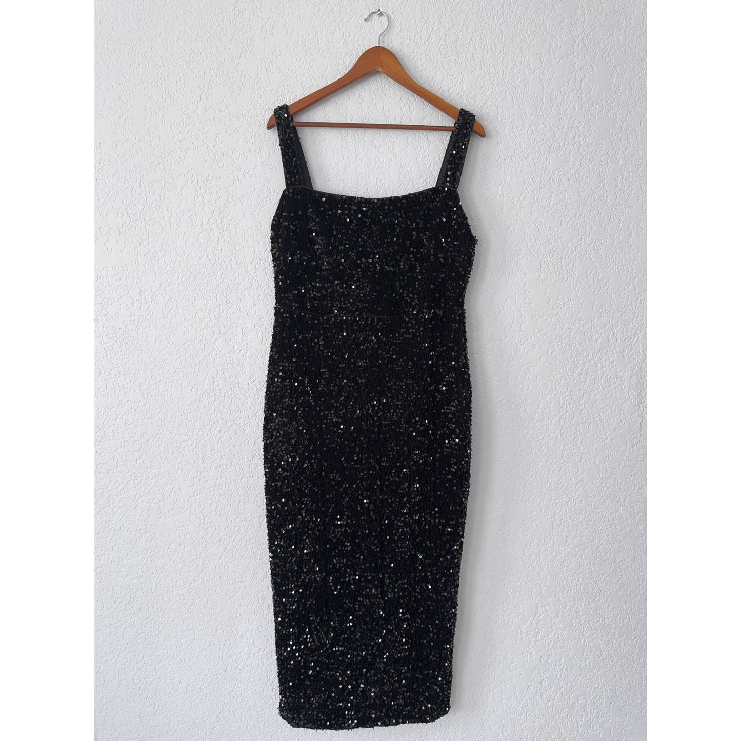 MISS ORD Sequin Sleeveless Midi Dress