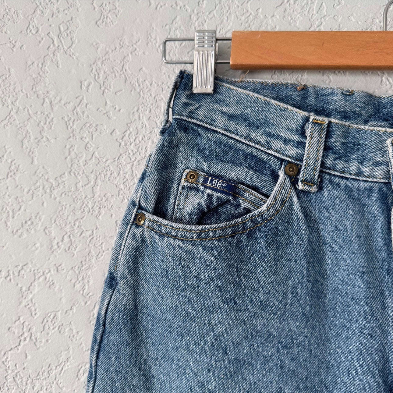 lee vintage medium wash high waisted relaxed fit tapered jeans size 26