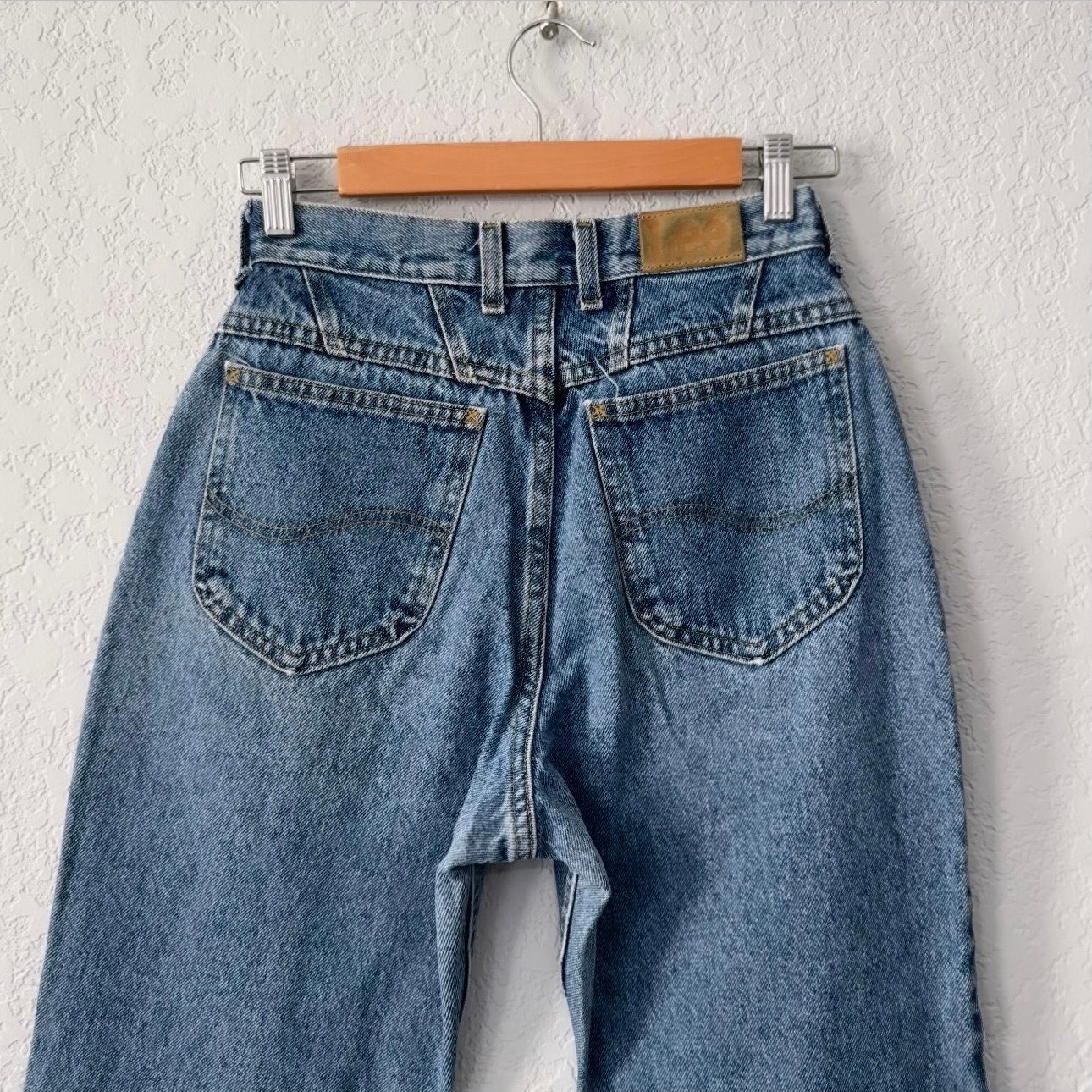 lee vintage medium wash high waisted relaxed fit tapered jeans size 26
