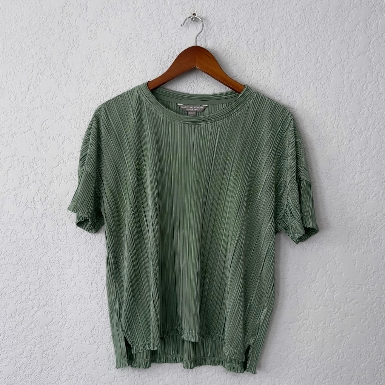 marc new york plissé short sleeve crewneck top