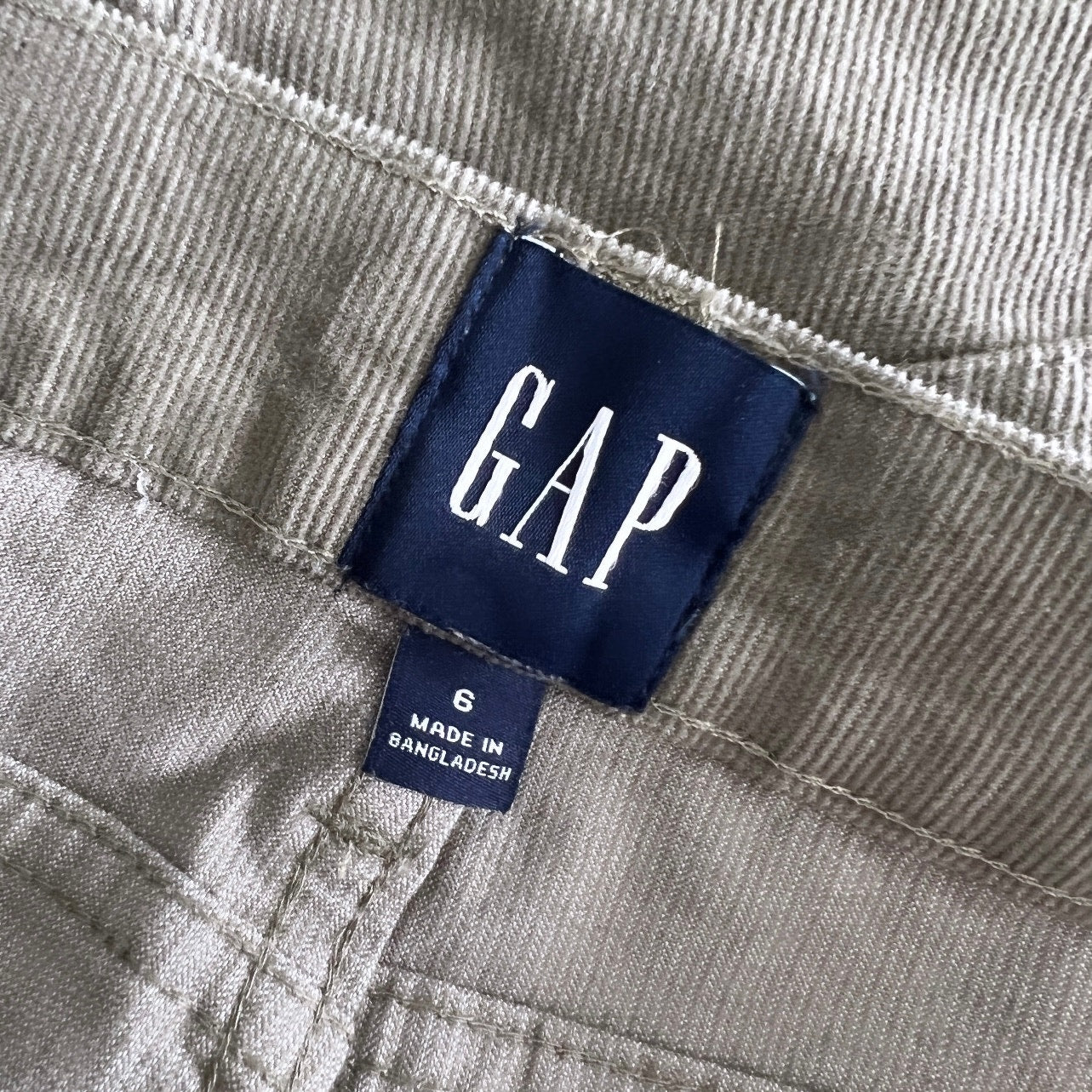 GAP raw hem courduroy shorts