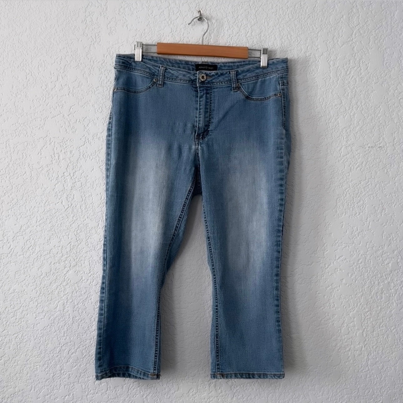 ashley stewart mid wash blue denim cropped capri jeans