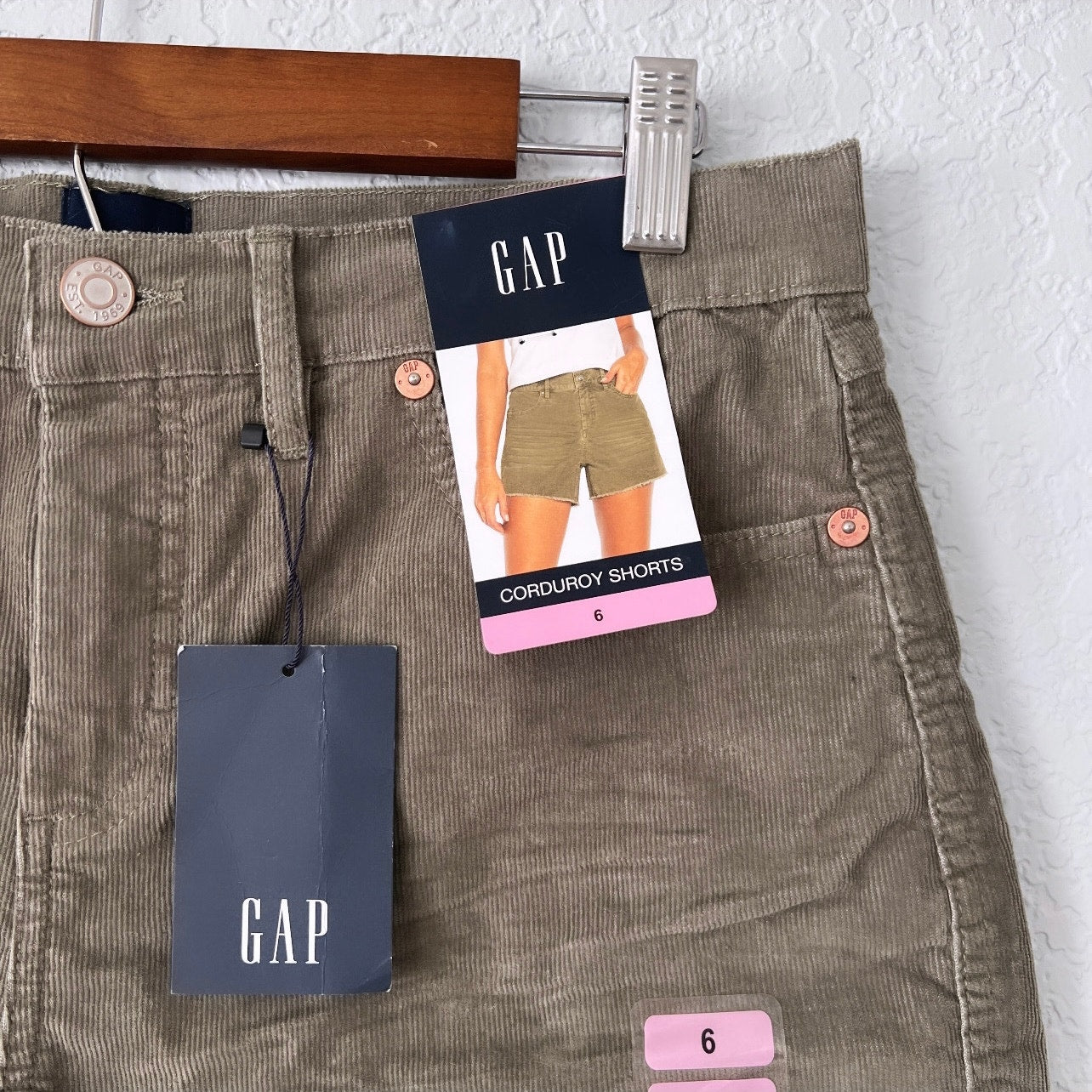 GAP raw hem courduroy shorts