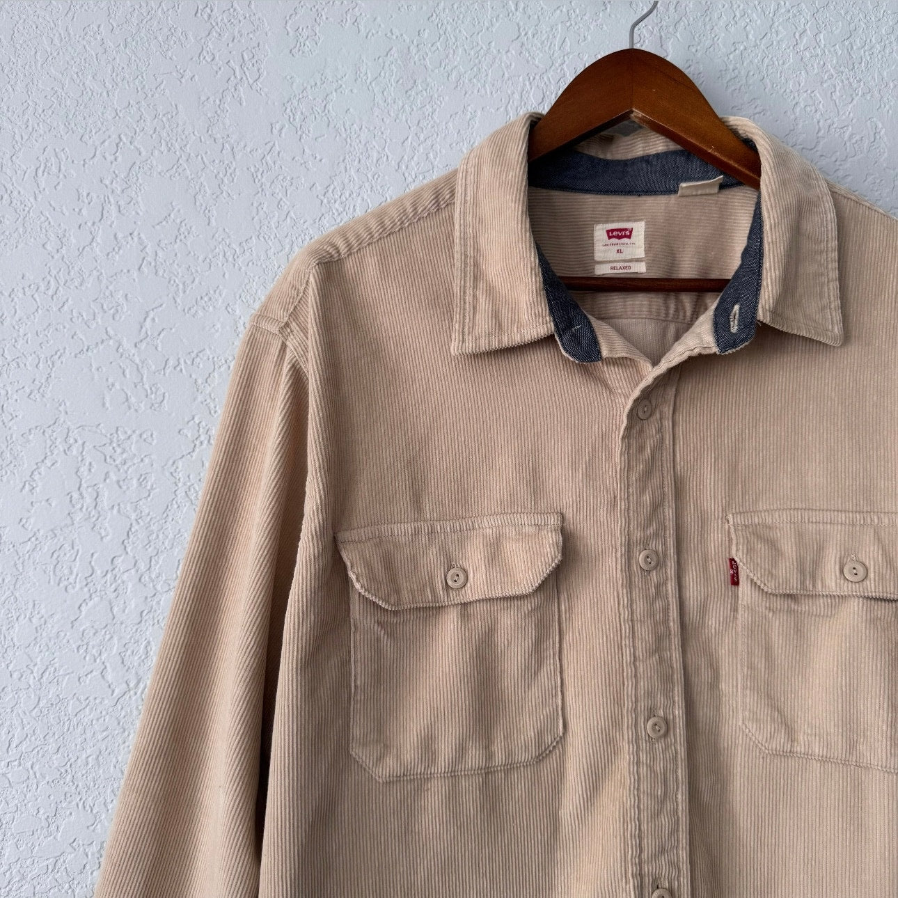 levi's corduroy long sleeved button up shacket